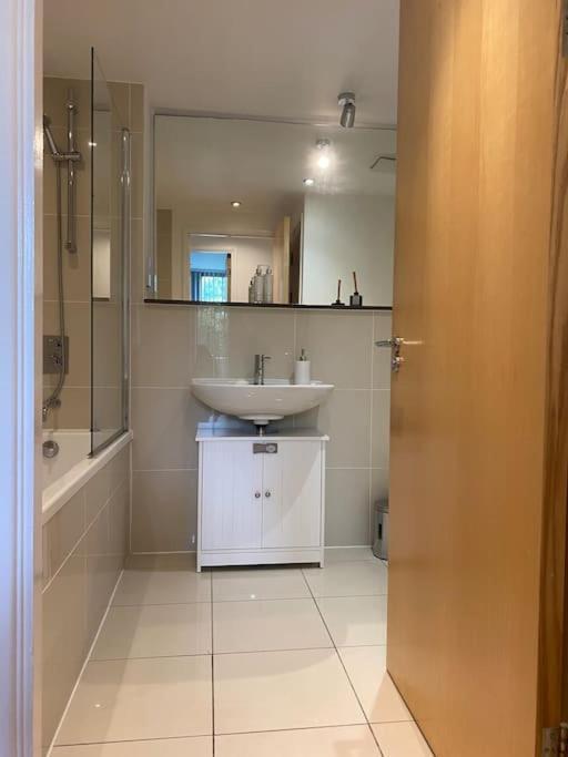 Modern Apartment, Fistral Beach New Quay Екстериор снимка