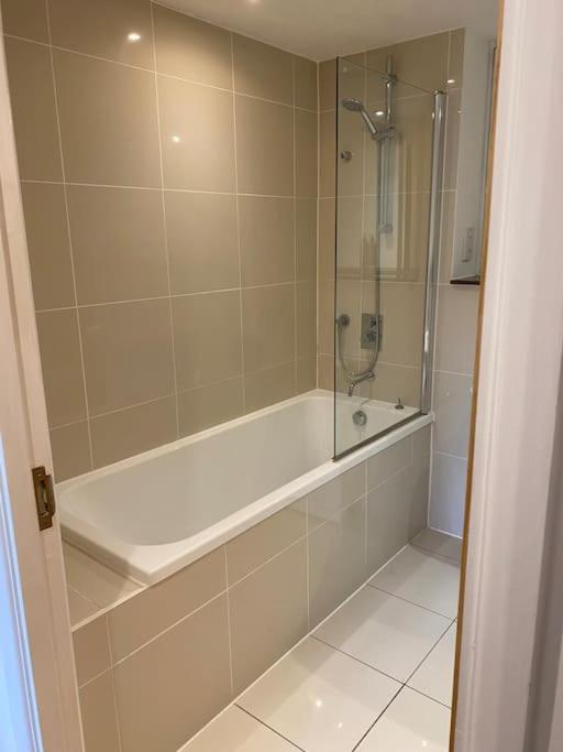 Modern Apartment, Fistral Beach New Quay Екстериор снимка